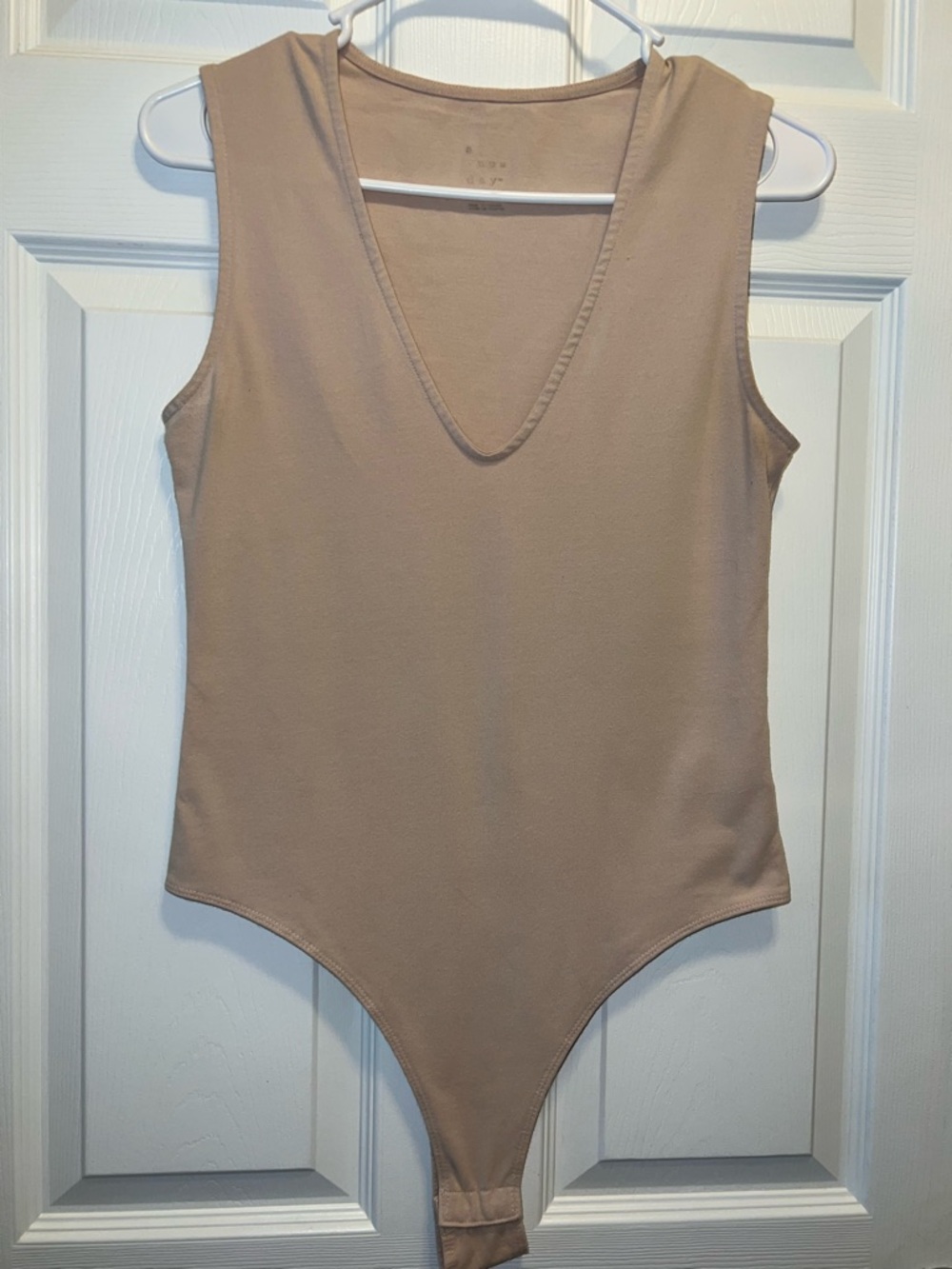 Sleeveless V-Neck Nude Bodysuit Small